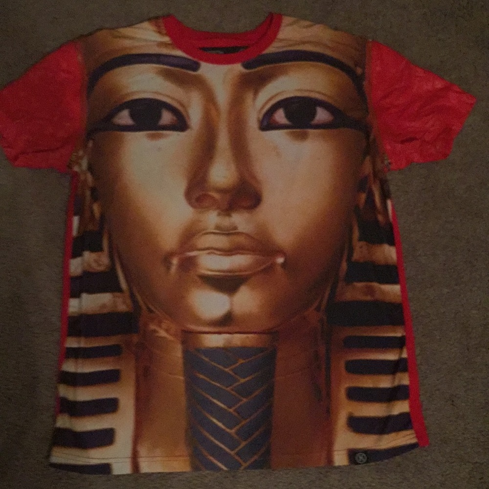 A gold and red egiptian shirt